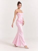 Sukienka maxi na studniówkę z satyny, gorsetowa, bez ramiączek, Różowy, w ruchu