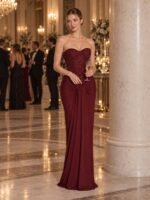 Sukienka maxi na studniówkę z koralikami, gorsetowa, bez ramiączek, Bordowy, wieczorem