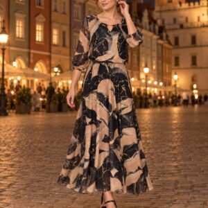 Sukienka maxi wieczorowa z szyfonu w marmurkowy wzór, Czarno-beżowy, wieczorem