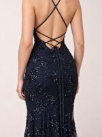 Sukienka maxi wieczorowa w cekiny, z odkrytymi plecami, Granatowy, detal