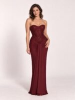 Sukienka maxi na studniówkę z koralikami, gorsetowa, bez ramiączek, Bordowy, przód, druga modelka